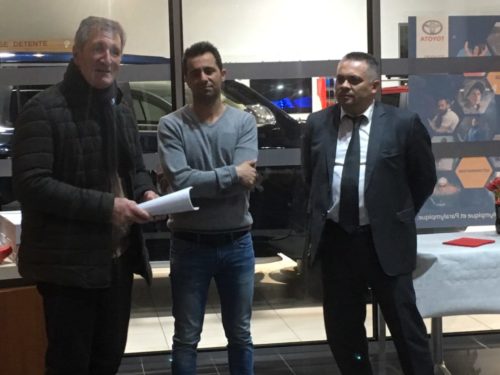 remise de chèque associations caricatives hyères running days groupe JPV adapei