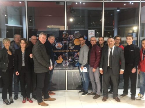 remise de chèque associations caricatives hyères running days groupe JPV